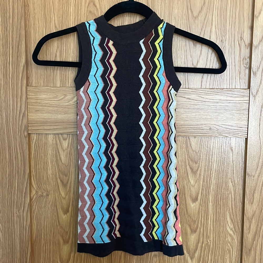 Cute dress!!  In fair condition